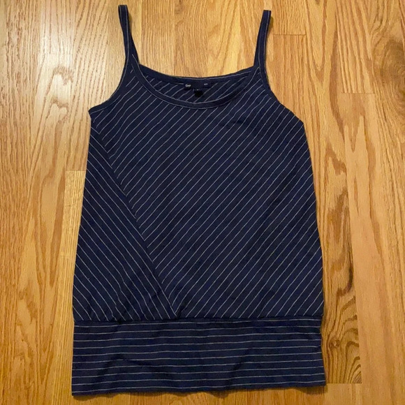 Gap tank top in navy and white pinstripe pattern size small banded bottom‎ hem S - Picture 2 of 7